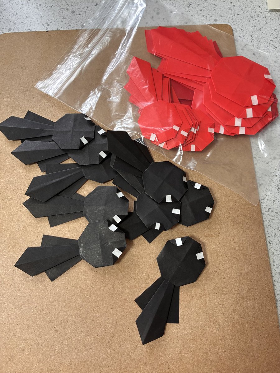 pinceana16's tweet photo. 193/365 preparing the next workshop
この週末は折り紙ワークショップないし、のんびりしよう、今日はどうしようなかと思いつつ、顔を洗ってたら、次の週末のワークショップのパーツが足りないことを思い出してしまった…
#365origamichallenge #origami #折り紙 https://t.co/QET4Gtpz4S