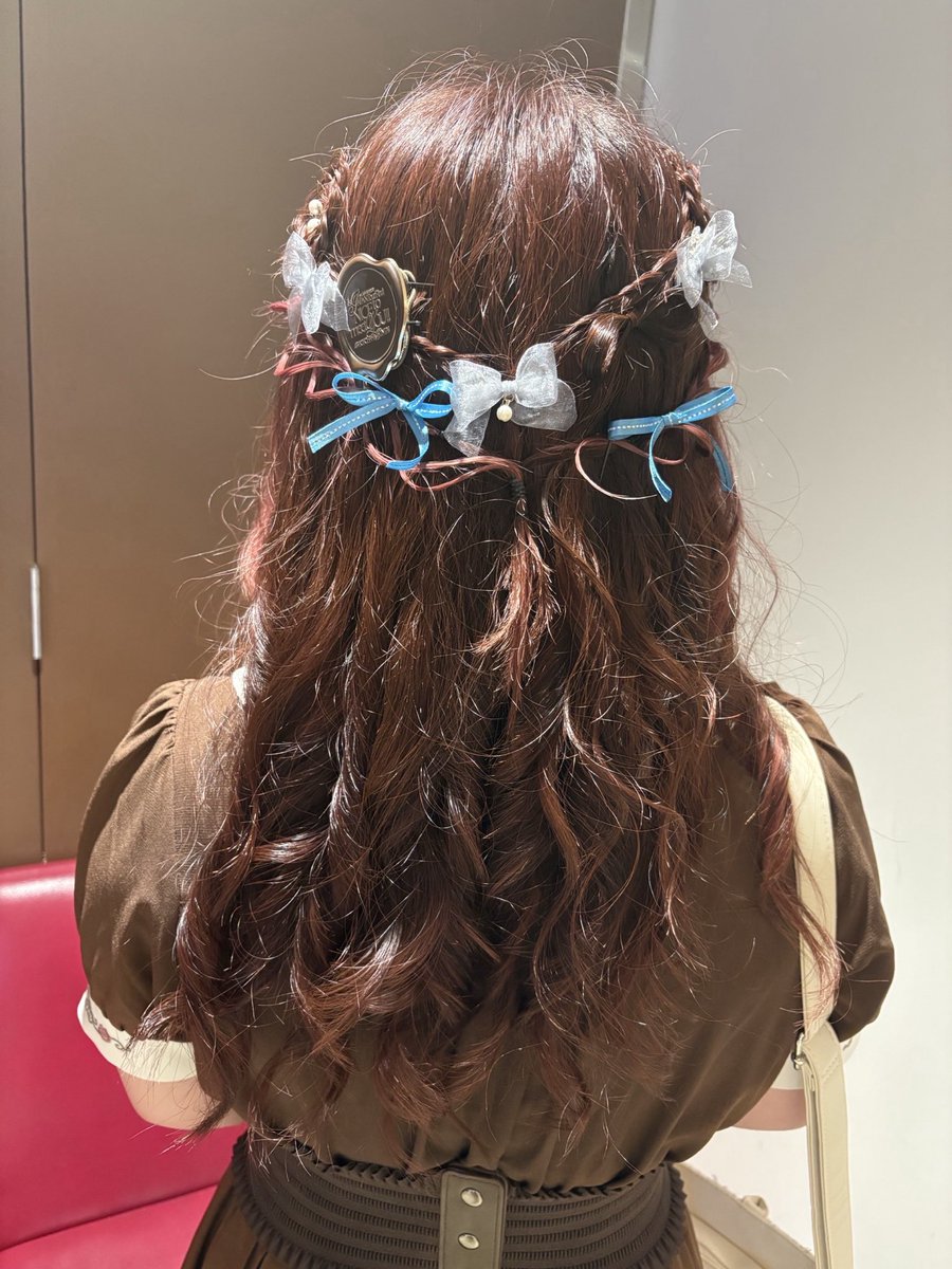 MIRA_anst's tweet photo. ヘアメ完了♡
気持ちは現地です！🥳
(人間注意！) https://t.co/1Qxh56Ew7h