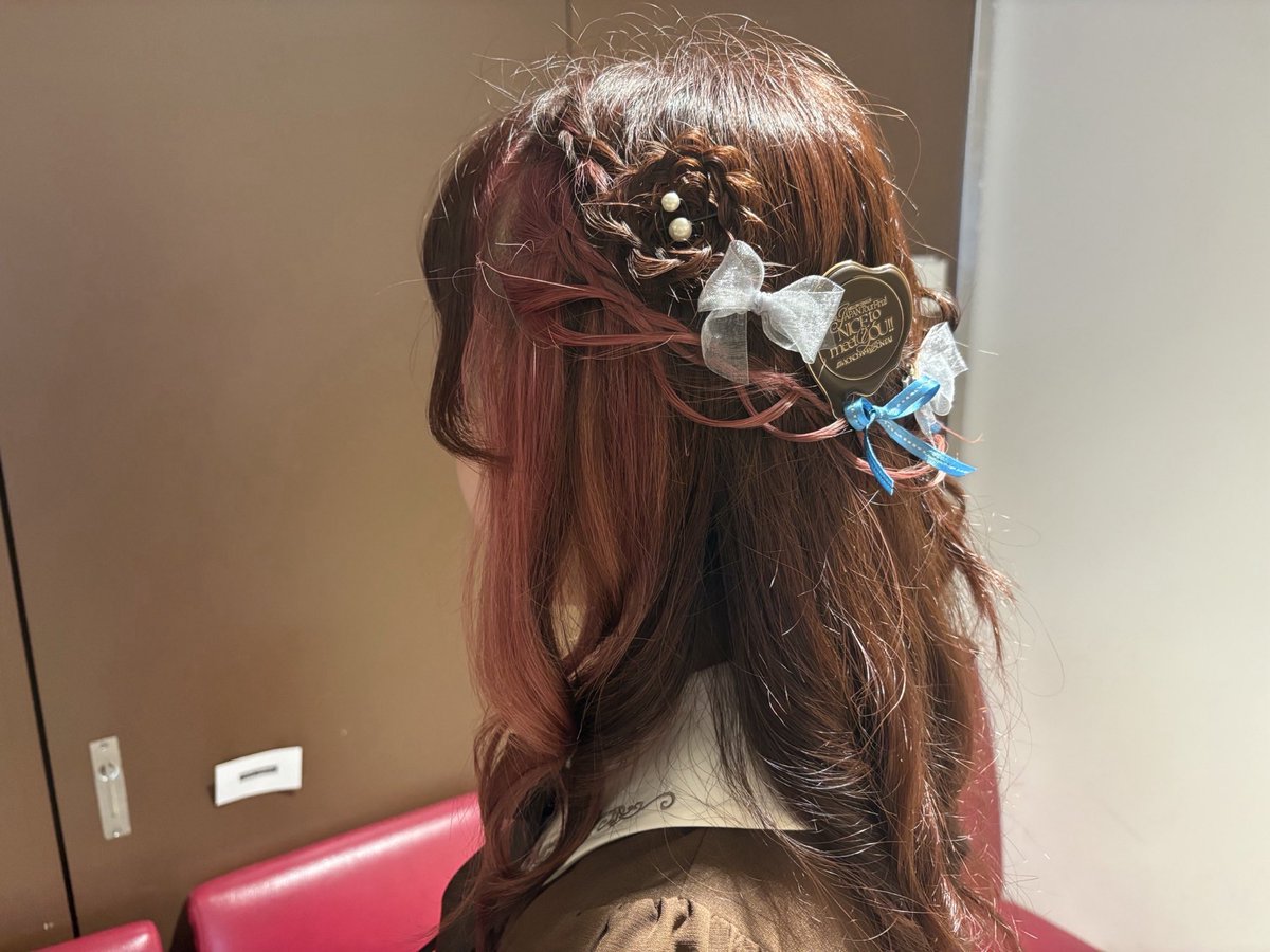 MIRA_anst's tweet photo. ヘアメ完了♡
気持ちは現地です！🥳
(人間注意！) https://t.co/1Qxh56Ew7h