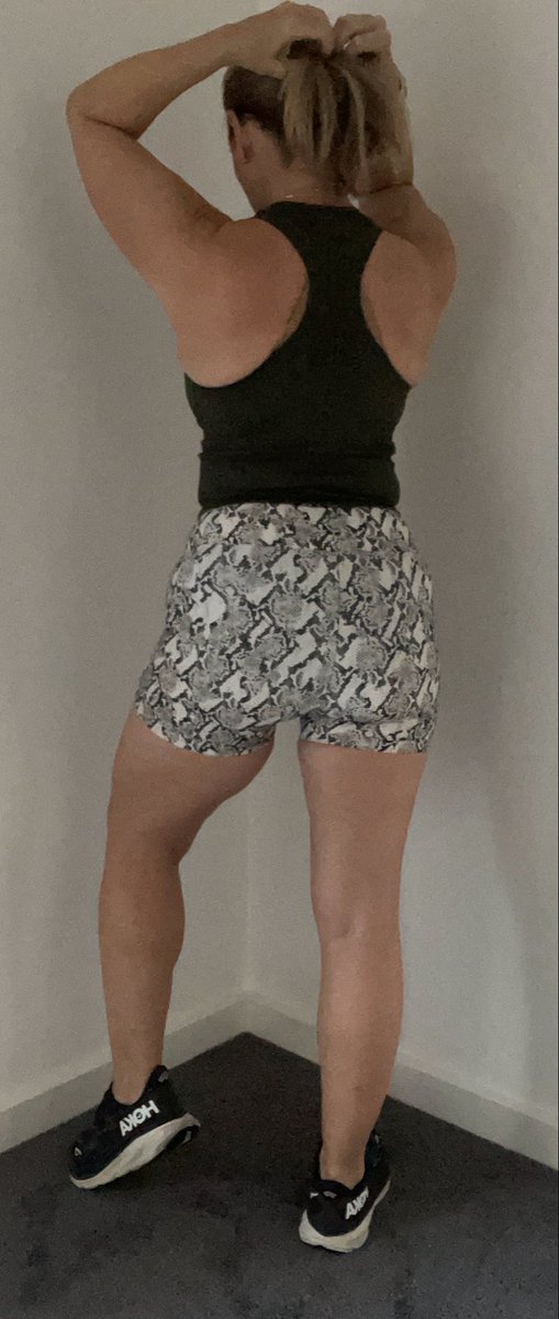 Junefit74's tweet photo. Another work out fit, loving my new snakeskin shorts… bit of a theme there 😜 https://t.co/7UfgSGcmEj