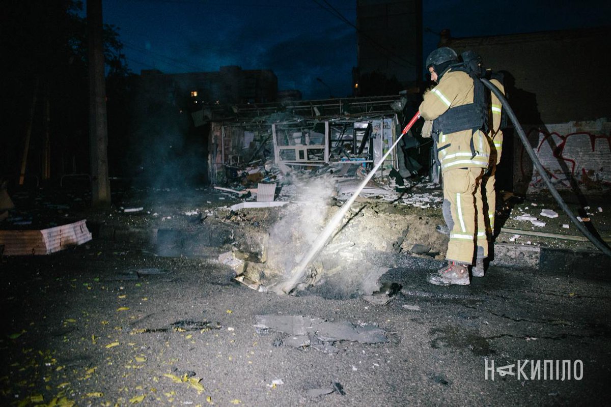 realoleksandrh1's tweet photo. This night, russian attack UAVs were recorded falling in the Shevchenkivs'kyi and Kyivs'kyi districts of Kharkiv🇺🇦! Three people were injured!

#Ukraine️ #Kharkiv #NATO #USA #Russia #WarinUkraine #UkraineWillWin https://t.co/x83ulrHzD2