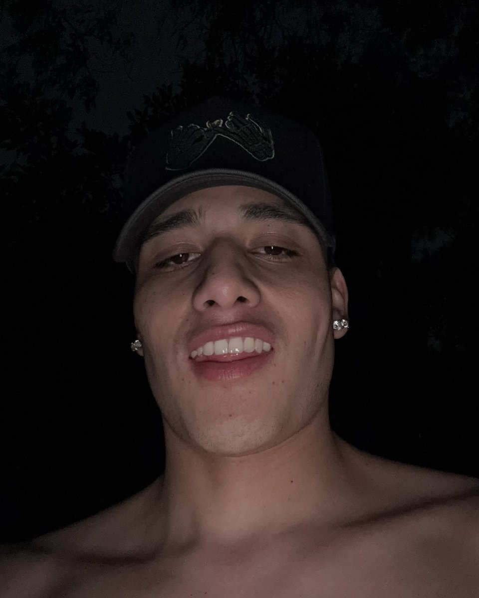 elmalibaby's tweet photo. Sin bajarle neverland 💪🏃‍♂️ https://t.co/i93nwSSJ0B