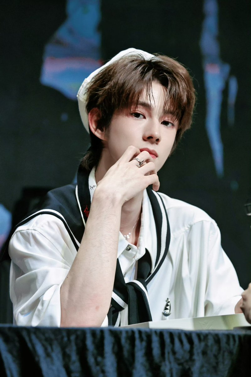 _Neonva's tweet photo. ความหล่อตาแตก! 👀 ได้ไปเยือนที่…

“กวางโจว” แล้ว 💙💜 

2026.07.11

#ollie #liutianyue https://t.co/M4JAdWILGC
