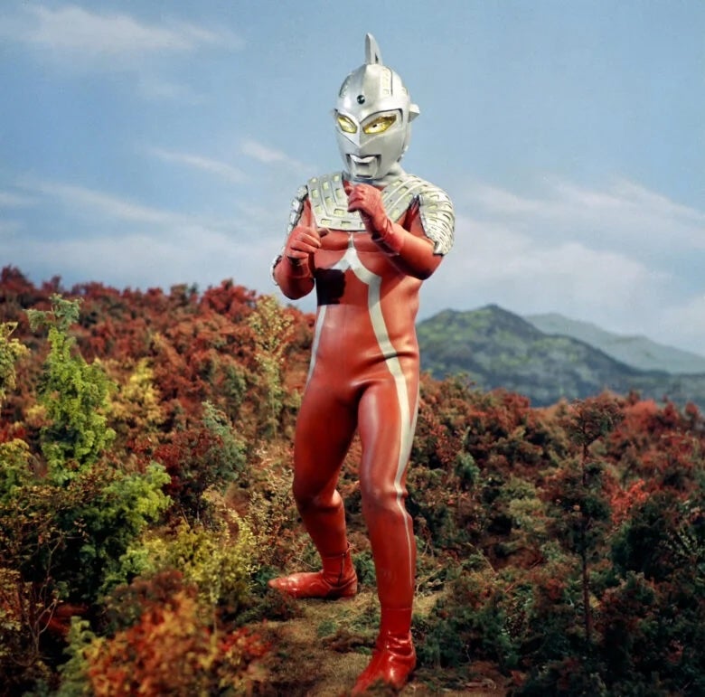 fukafuka_9's tweet photo. 【1960年代円谷プロ美術バイト語録】⑨

「(今上)陛下が『ウルトラセブン』好きだったなんて知らなかったわ」

今回は母の幼馴染の方から聞いた話。
昭和22年(1947年)の10月14日。この日、11宮家51人の皇族が皇籍離脱されます。母の幼馴染の方は、この中の一人でした。

↓ https://t.co/4mQJ3t8ei4