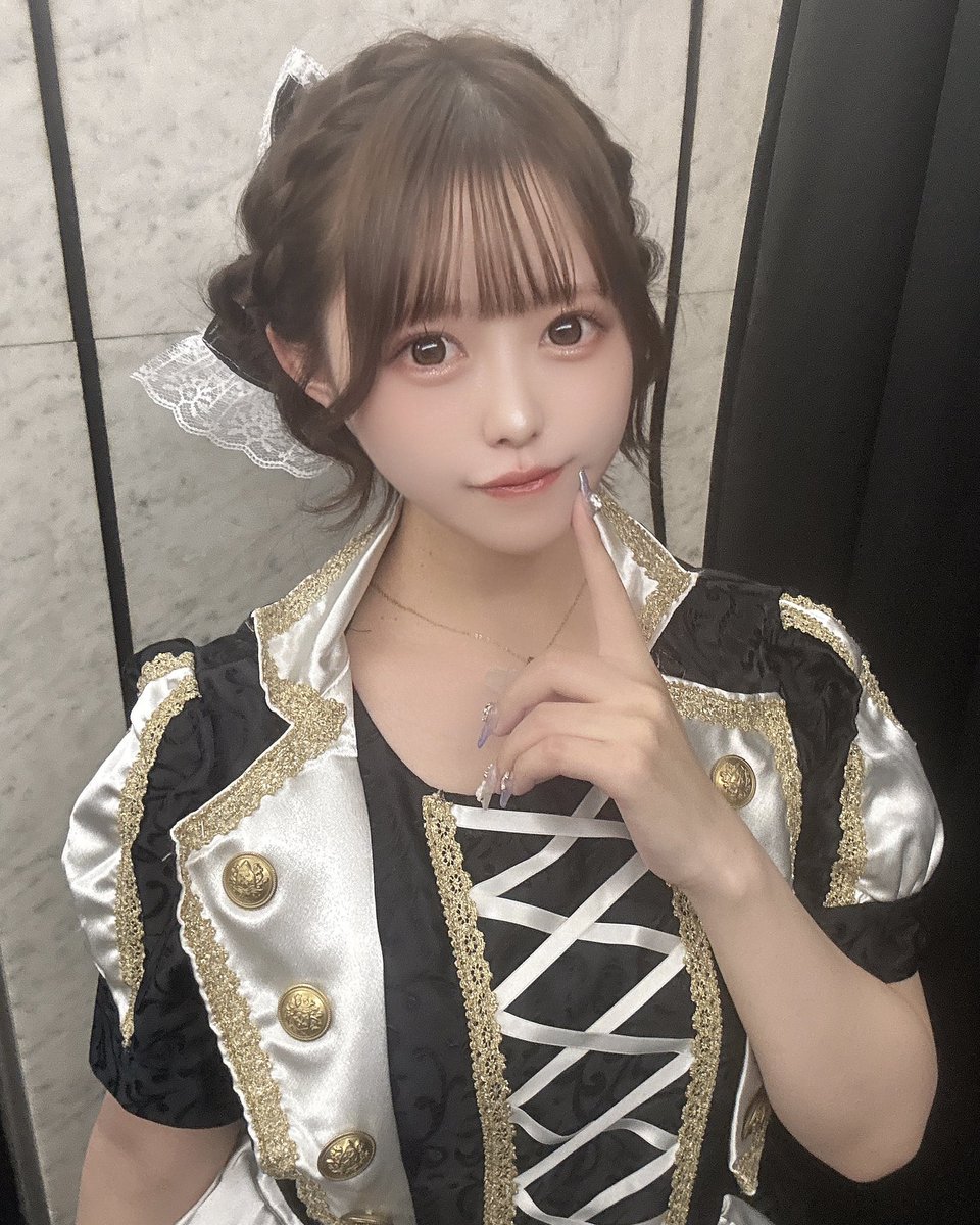 hi_o417's tweet photo. ライブありがとう😭
動員も特典会も言うことなしですすぺしゃるはっぴー
ちゃんとみんなが会場に入れてよかった😭
次があるか分からないけどまだまだやれます。
やっぱり箱パンパンのライブが楽しくてすきあっつい中最後までありがとうね〜(>_<) https://t.co/h1v0ry3saz