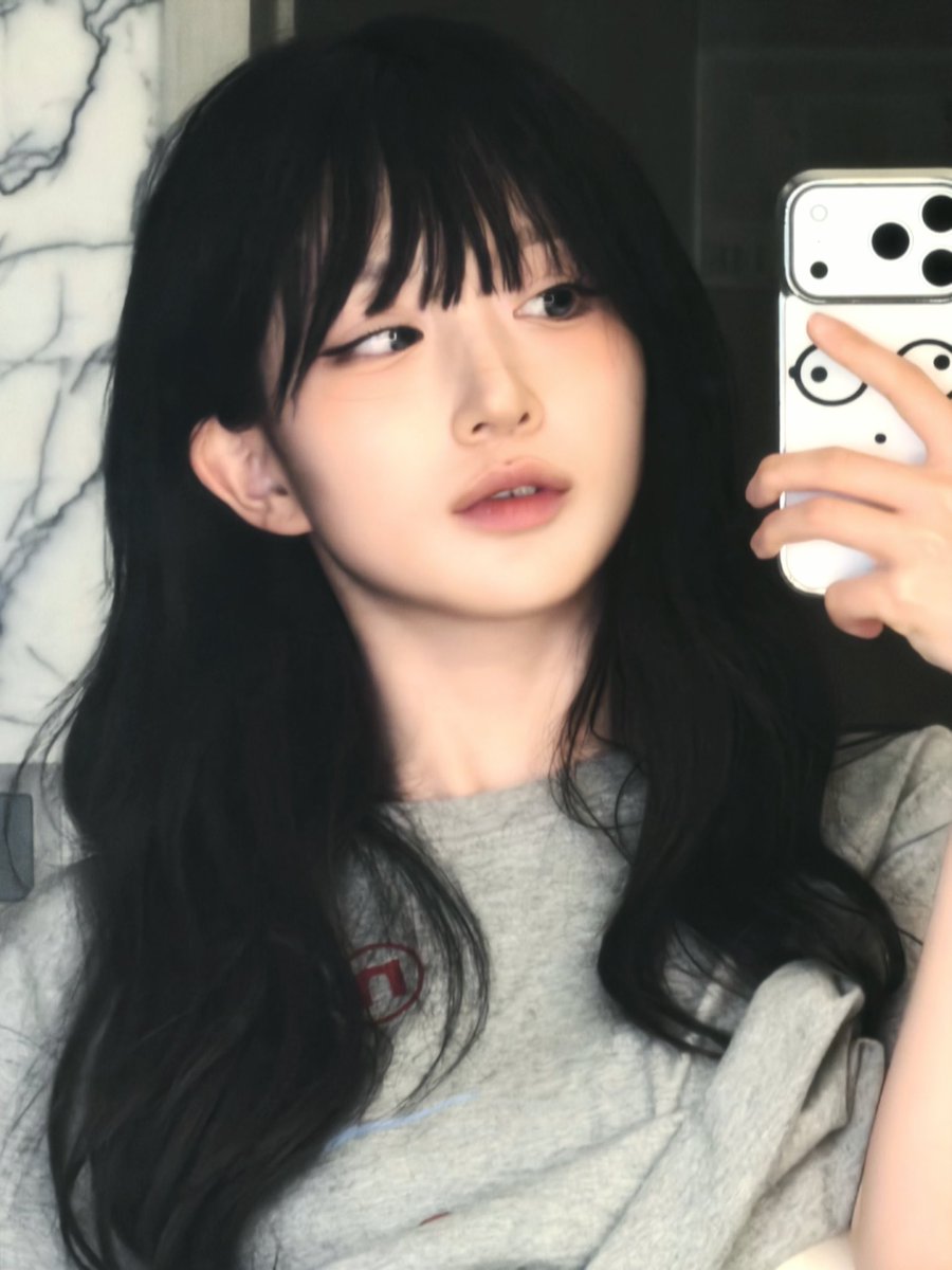 500woni's tweet photo. HOW IS SHE REAL https://t.co/ZfU4TAHHb2