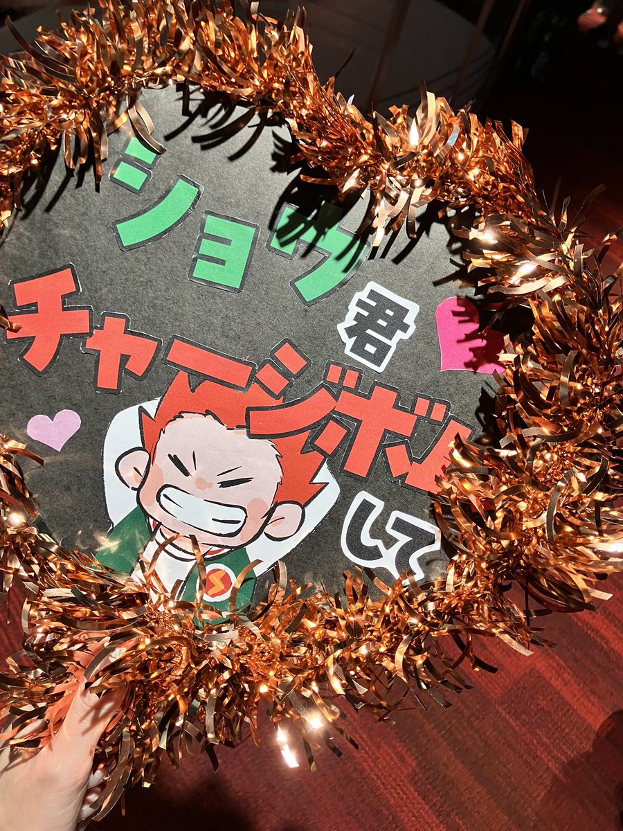 htk0627's tweet photo. うっふ〜〜〜ん♡会場着いたわよ〜〜〜ん♡突貫で作ったネイルもうちわも出来そこそこだけど、楽しむ気だけは満々よ！！！！ https://t.co/hQIazqaItS