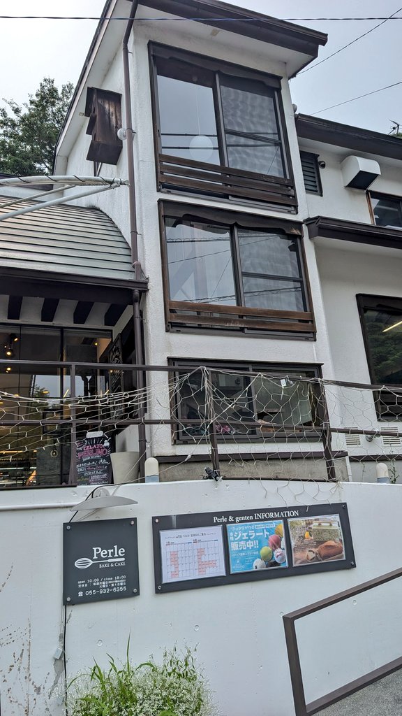THEXDER17's tweet photo. 【BAKE &amp; CAKE ペルル】沼津市
初めて来るケーキ屋さん🍰
なんかワクワクする😺 https://t.co/I9xBKMqA8y