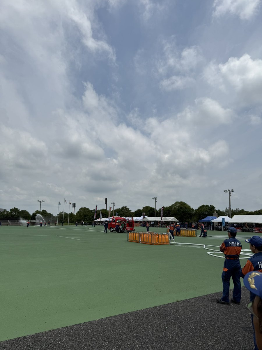 ikepyon606's tweet photo. 今日は朝早くから三木市の防災センターで消防団の操法の県大会がありました。うちの地区代表は残念ながら2位で全国は逃しました。この開会式の時齋藤知事の挨拶時すごい罵声が外部から浴びせられて進行的には迷惑でした。 https://t.co/cwNcbJ52q9