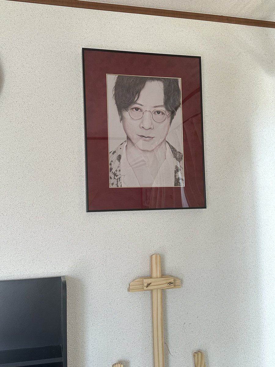 poruporunyanko's tweet photo. 自分で描いててヤバい！
かっこええ〜💕
A3にマットをつけた額縁だから
まあまあデカい！
9月に尾道市でポルノ個展するので
これも展示します‼️ https://t.co/u07DyGpQgj