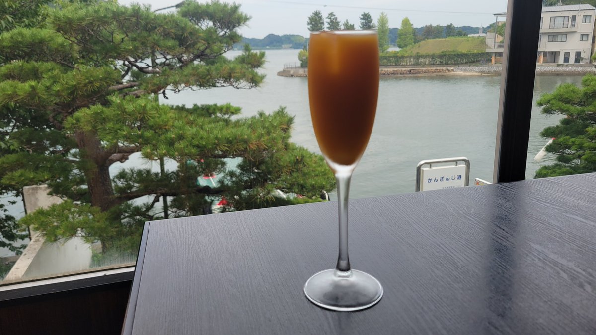 Innocentarou's tweet photo. うな丼と三ヶ日みかんのジュース！

#浜名湖 https://t.co/zmObqk6Evv