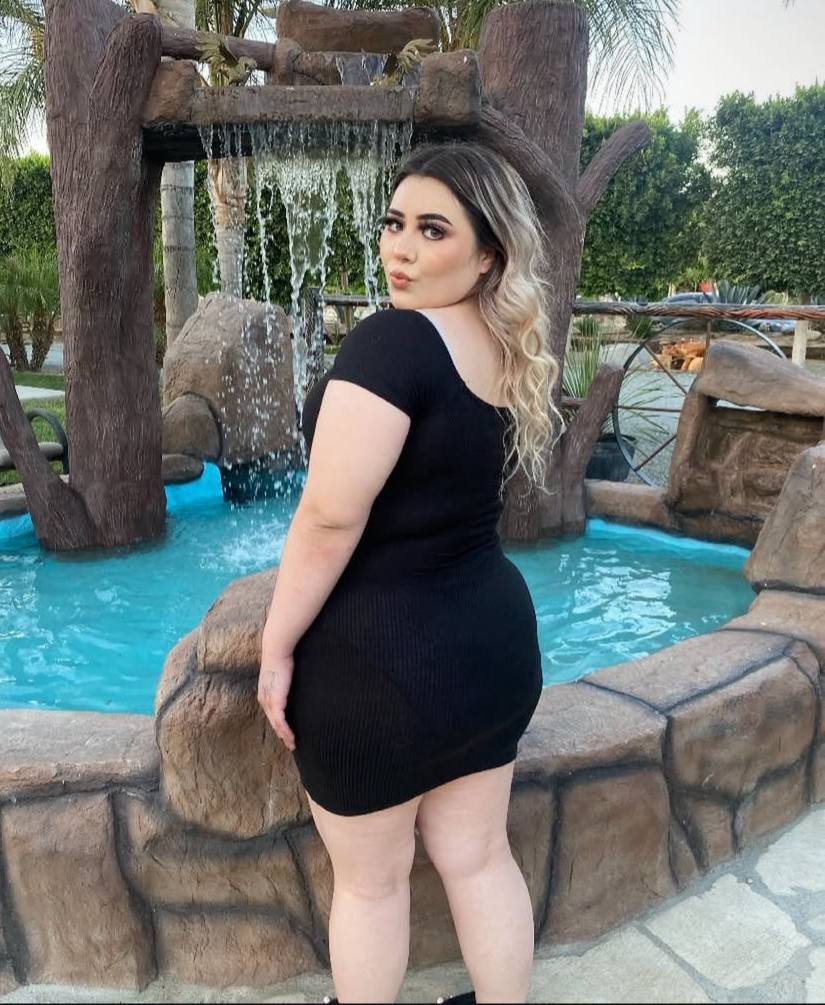 MasonGringer's tweet photo. Cucks sexy fat ass gf. https://t.co/6wf3jTs8yZ