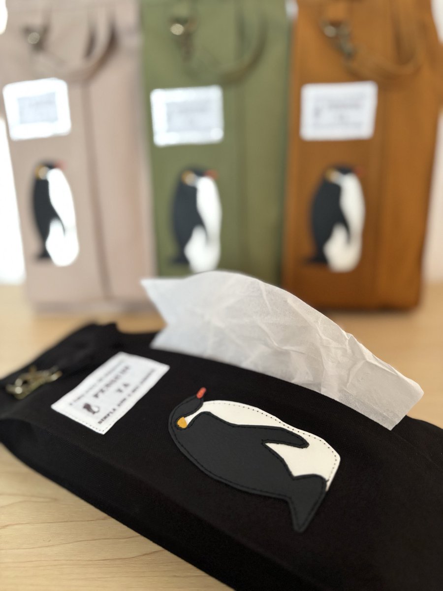 penguinya_x's tweet photo. 暑い夏に涼を届ける“ペンギン&amp;金魚”の癒やし作品が集結✨
#ペンぎょ展 開催中です！ https://t.co/429m7HmJPq