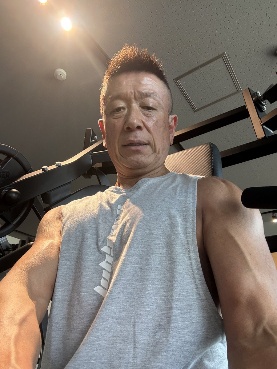 Wako_kazami's tweet photo. 長崎到着🛬🤣💦暑い🥵
でも、めげずにジムトレ💪😆 https://t.co/xo5bke7vUr