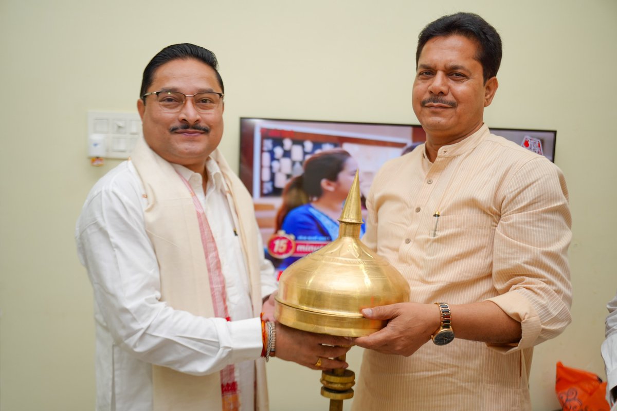BhupenKBorah's tweet photo. Delighted to felicitate Hon'ble BJP Assam President and Hon'ble MP, Sri @DilipSaikia4Bjp dangaria, on his visit to Lakhimpur today. Wishing him continued success in his dedicated service to the people and the organisation. https://t.co/peVkvDrdID