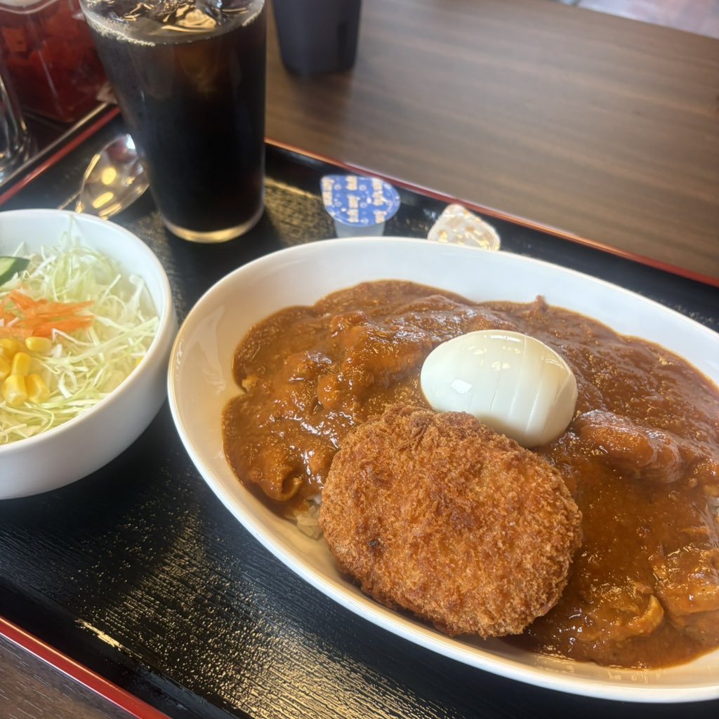 furaijie's tweet photo. 遅ればせながらカレースタンドNMぷもさん初訪問！
トマトチキンカレーにコロッケとゆで玉子でｲﾀﾀﾞｷ〼🤤
#カレースタンドNMぷも https://t.co/CEhQQLIabP