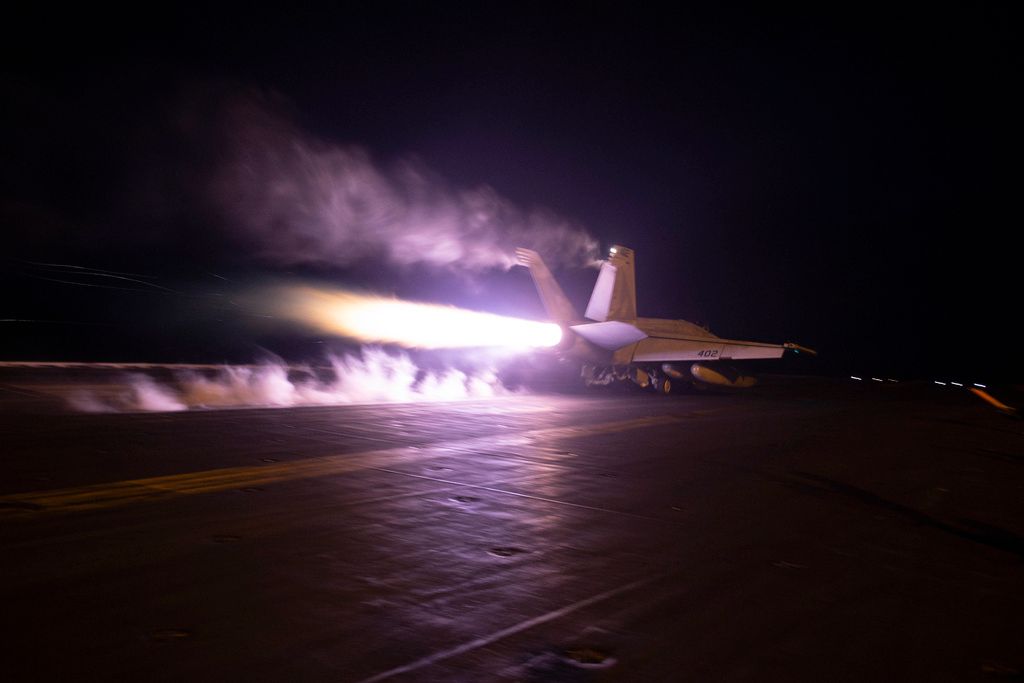 i24NEWS_FR's tweet photo. 🇺🇸🇮🇷 Les États-Unis affirment avoir frappé près de 140 cibles militaires en Iran
L’armée américaine a annoncé avoir frappé près de 140 cibles militaires en Iran en représailles à une nouvelle attaque iranienne contre un navire commercial dans le détroit d’Ormuz. Selon le Commandement central américain (CENTCOM), les frappes ont été menées avec des munitions de précision tirées par des avions de combat, des drones et des bâtiments de guerre. Elles ont notamment visé des sites de missiles et de drones, des capacités navales, des dépôts de munitions, des réseaux de communication ainsi que des installations de surveillance côtière.
https://t.co/eHUBRhtoee