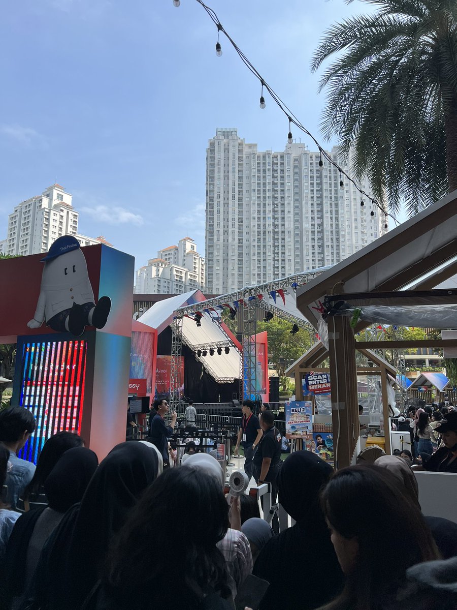 4thnism's tweet photo. Crazy 
#ThaiFestJKT2026 #NanonKorapat #Flio #GMMTV https://t.co/64mx6vRp1K