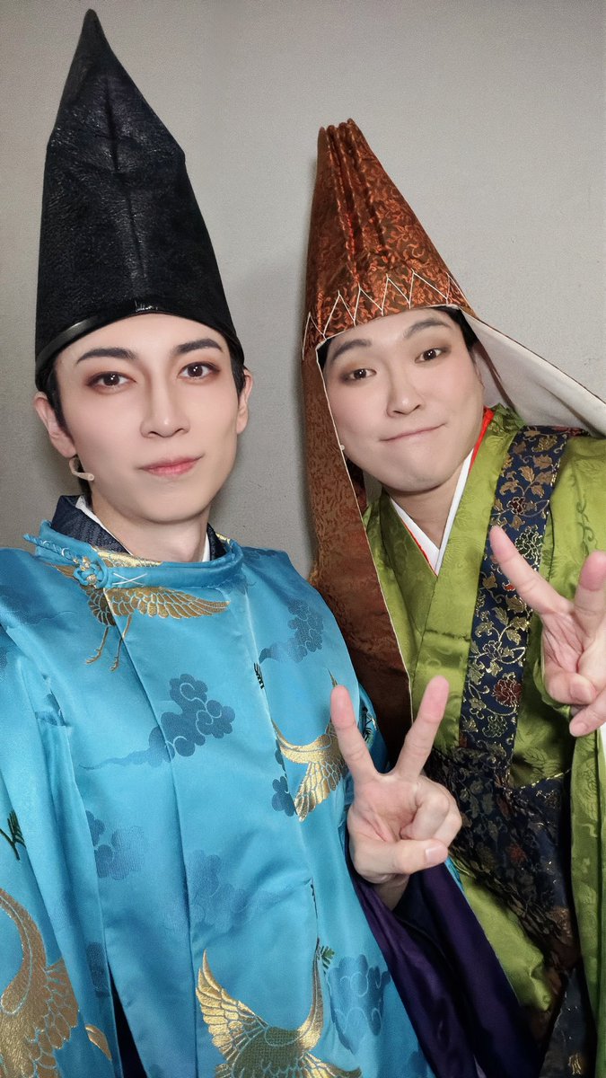 ayukawa_taiyou's tweet photo. 「花語り 源⽒物語 〜 いにしえの恋、散リ咲ク花 〜」

楽日、マチネにご来場くださりありがとうございました！
もう千秋楽か…早い。

どうぞ、ひとときを楽しんでくださいませ👋

槙原唯さん、武井和歩さん、真島淳さん、七瀬悠さんと^ ^💐 https://t.co/EdW19E5k4h