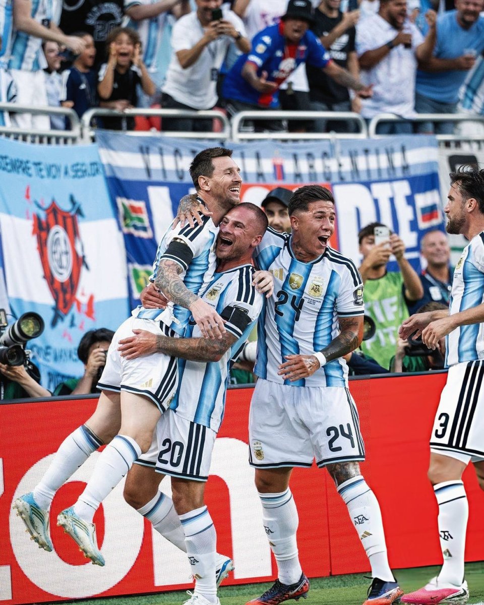 SanLorenzo's tweet photo. Un interminable sobresalto.

Una carga que se arrastra toda la vida de tanto desconcierto y orgullo como la de ser argentino. https://t.co/QrlPiWV1VW