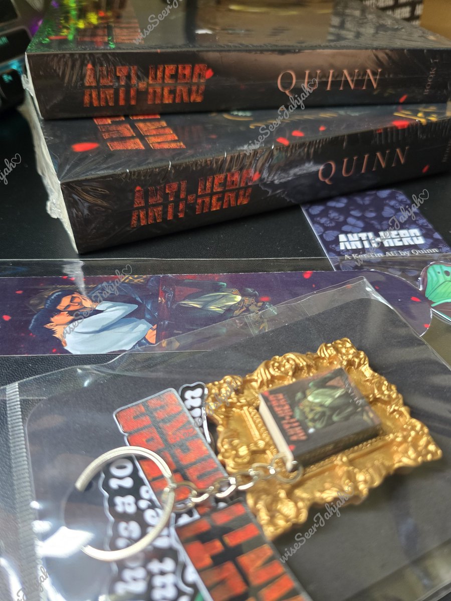 wiseSeerJahjah's tweet photo. Got our Anti-Hero Books na @annstariray 🥳🥳🥳
This was so worth the wait. Ang ganda ng quality pati the bookmark, keychain and #KAiden photocard! *pauso ko lang yun ship name nila 😅
Super nakaka excite the pages with the artworks of some of the scenes 🥹
Thank you so much @quinnktns for this story. You don't know how much it helped me in my bad days. You deserve the love. 💚🖤