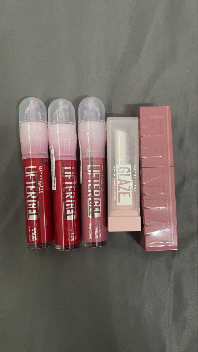 LikeaDream2139's tweet photo. 📢เปิดแผงลิป Maybelline 

💄140 บาท
🛍️ ส่งฟรี

dmได้เลย 
#MNYFruityPopPartyWithFourth
#Fourthnattawat #MaybellineThailand
#ตลาดนัดเจมีไนน์โฟร์ท https://t.co/roqiBdMFYa