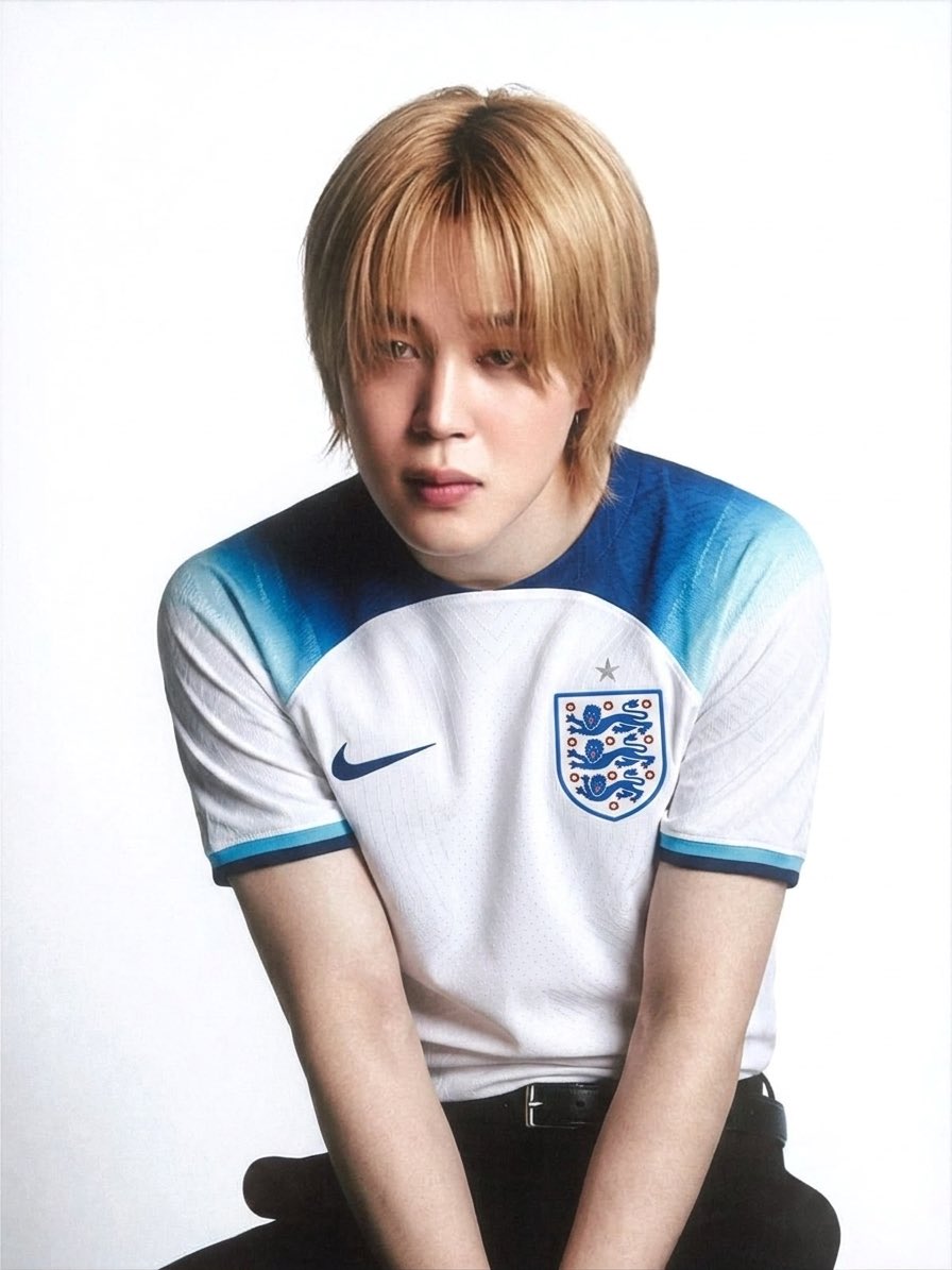 jiminricotero's tweet photo. #yoonminau  |  mundial

donde yg termina enamorado de quién menos debería: jm, su oponente en el mundial de futbol. porque según él los opuestos se atraen, mientras para el contrario, se chocan. 

— #yoonmin #auyoonmin https://t.co/TYqBwYC6bB