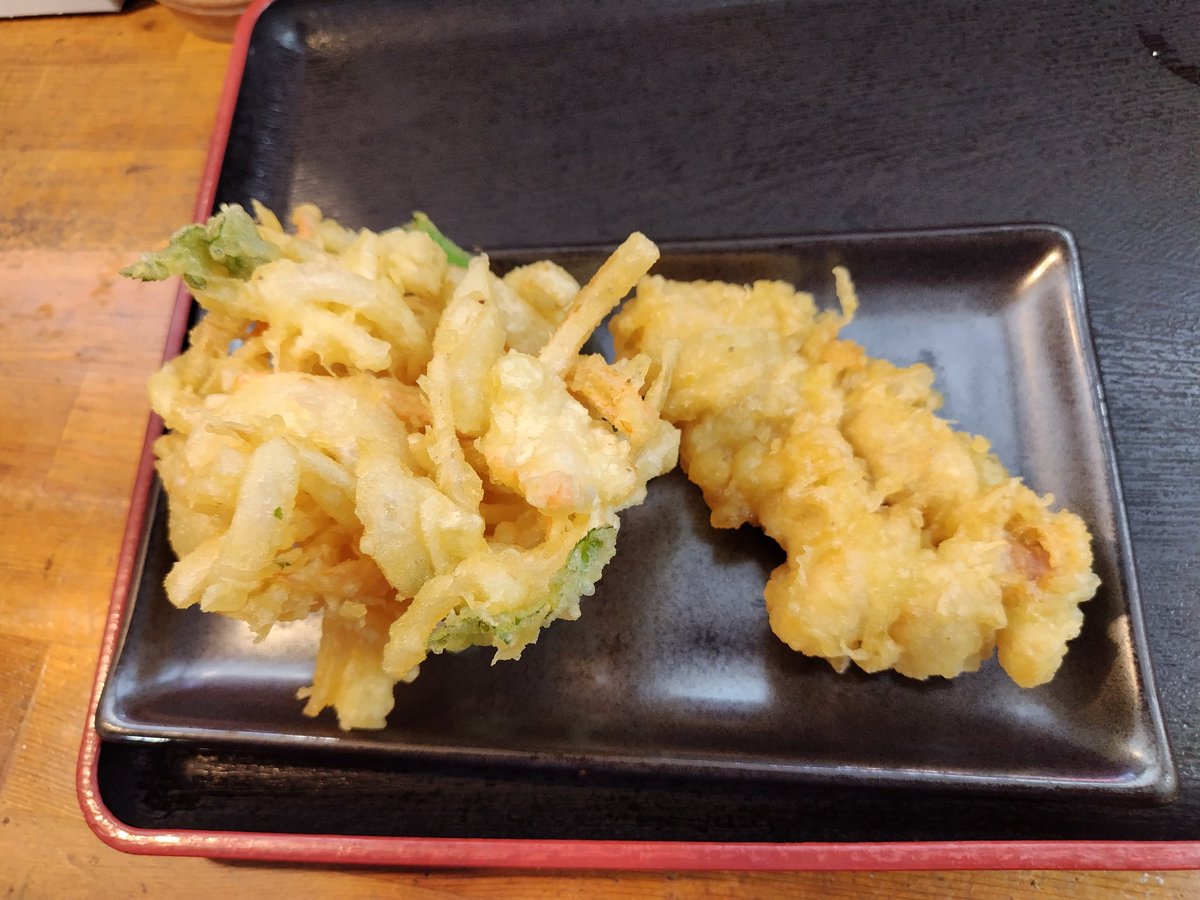 44_244's tweet photo. うどんも美味しいんだけど…
どちらかと言うと天ぷらが目当て😅 https://t.co/mDx0kaFy3e