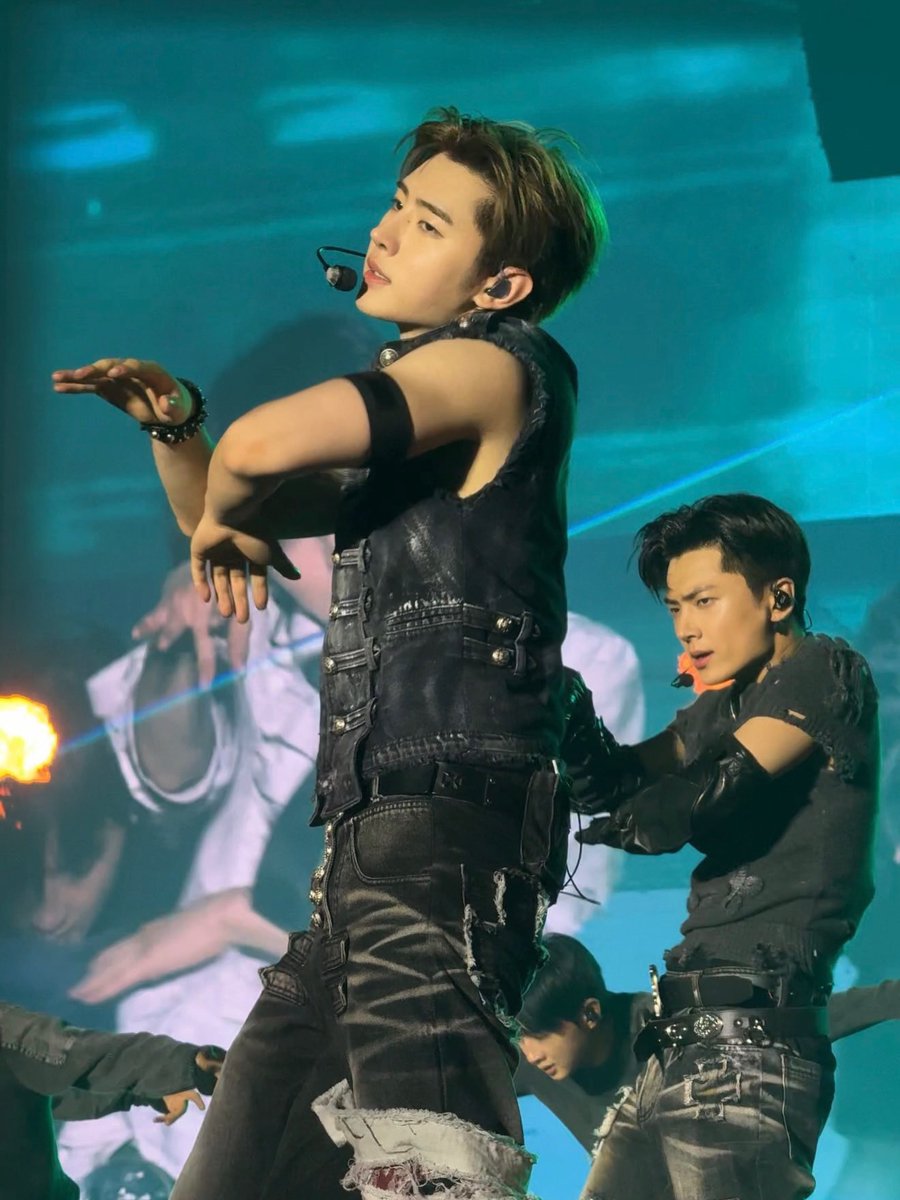 365psh's tweet photo. STEALER JAYHOON https://t.co/ZbR45iibhN