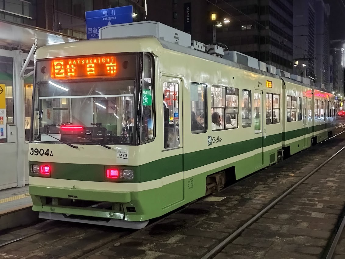 LEX1018_hiroden's tweet photo. #広電3900形
3904号「ぐりーんらいなー」その9。日赤ラッピング広告解除後の写真です。 https://t.co/yRYUzl2uCL