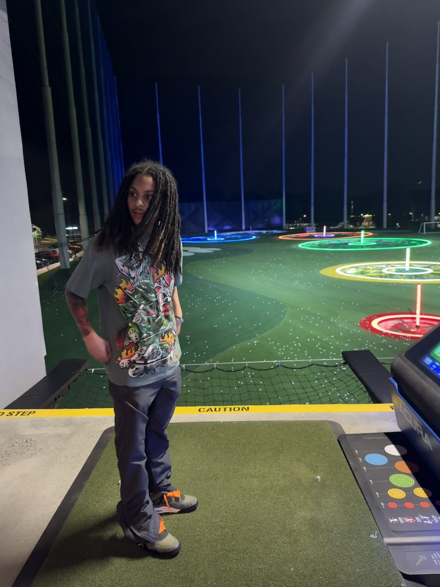 BurryWil's tweet photo. with and without a cut I’m really top 5 lmao https://t.co/cf6QQxZiod