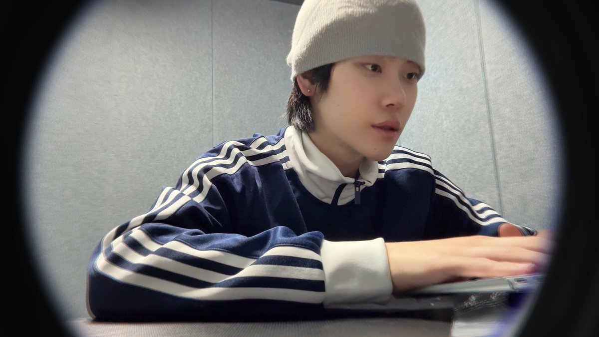 closeyoureyes_7's tweet photo. [📹]
장여준 연습일지 전달의 건.pov

https://t.co/8f8Yk2IF84

#CLOSEYOUREYES #클로즈유어아이즈
#CYE #클유아 https://t.co/5x4RtHpEdr
