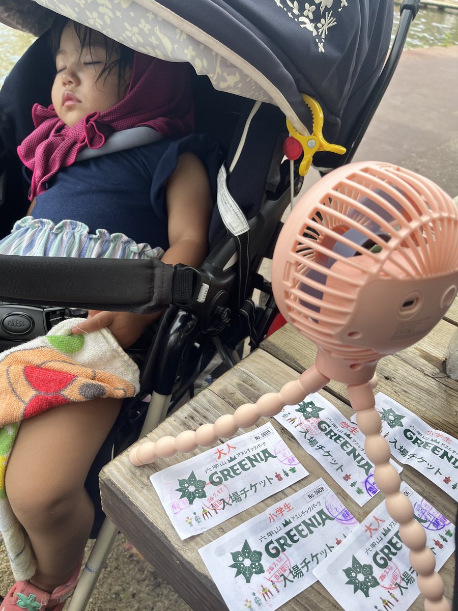 mathoji2023's tweet photo. 水上アスレチックで見事に落ちた🤣濡れてしまったチケットを乾かしています💦
#六甲山 #アスレチック #グリーニア https://t.co/kBgrDTW2zD