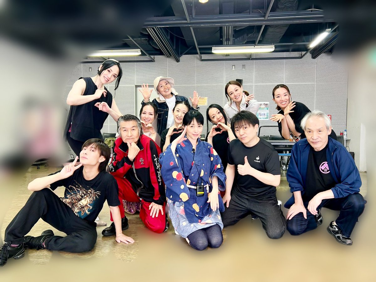 gamir5's tweet photo. 出演者一同とっても元気溌剌とお稽古して参りました！
お客様を思って、作り上げていく智佐さんは凄いです✨
🌸ライブ配信　
7/18(土)18:00〜

🌸アーカイブ期間　
ライブ配信終了後～8/3(月)15:00

🌸販売期間
7/4(土)12:00～8/3(月)12:00

🌸チケット代金　3,900円(税込)
https://t.co/IRU3NoYR6L https://t.co/lFwDqj08HF