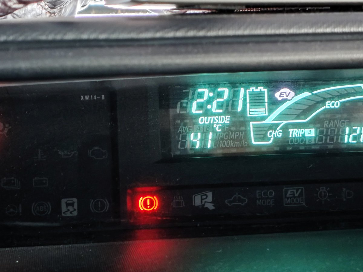 hiroppinamie's tweet photo. コストコの客の多さやレジの行列に駐車場の混み具合も凄かったが１番ヤバかったのは外気温😵‍💫 https://t.co/NEQBfsLRxe