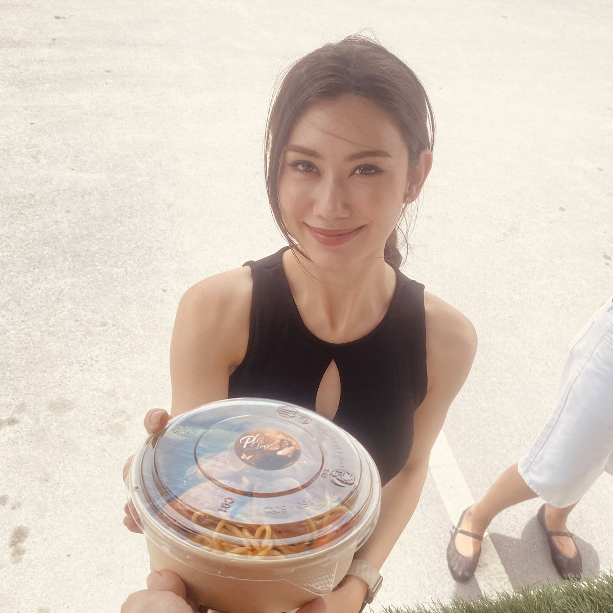 lenamiu_zone's tweet photo. Sent a little food support your way today! ❤️ 
Hope it fills not just your tummy during your busy schedule, but your heart too .. just a small reminder of how loved and appreciated you are. Wishing you strength, happiness, and lots of delicious bites. 

#LittleLoveBoxForLalee 

#Teaser_PlsLoveรักได้ไหม
#PlsLoveรักได้ไหม
#LalinaLena #ลีน่าลลินา
#LenaMiu #ลีน่าหมิว