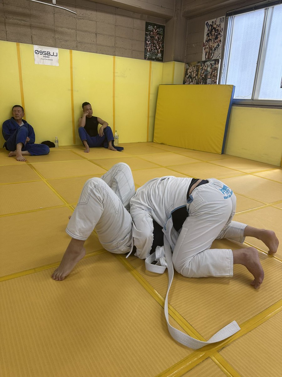 095bjj's tweet photo. 7/12（日）
11:00〜13:00 オープンマット

完全に真夏の気温。
空調を最強にしても汗が吹き出るなかで、5分15分ほど回しました。
練習後のガリガリくんが最高に美味しい！

参加者の皆さん、お疲れさまでした。

————
095BJJ長崎柔術
長崎市出島町15-15東洋ビル2階
https://t.co/liqYFGakOC https://t.co/4HaVRFiGDN