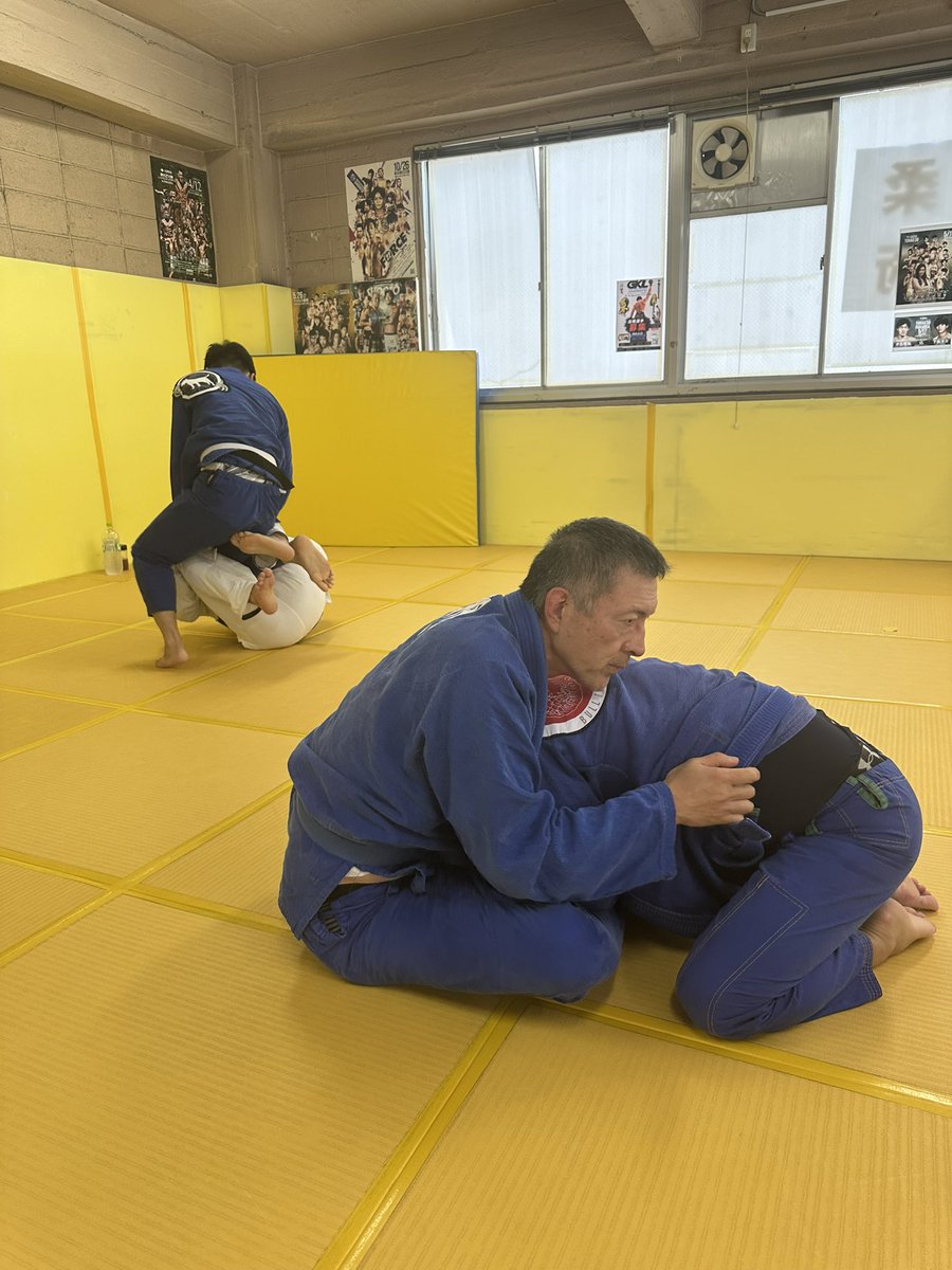 095bjj's tweet photo. 7/12（日）
11:00〜13:00 オープンマット

完全に真夏の気温。
空調を最強にしても汗が吹き出るなかで、5分15分ほど回しました。
練習後のガリガリくんが最高に美味しい！

参加者の皆さん、お疲れさまでした。

————
095BJJ長崎柔術
長崎市出島町15-15東洋ビル2階
https://t.co/liqYFGakOC https://t.co/4HaVRFiGDN