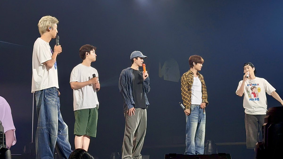 MoKoomin12's tweet photo. EXOコンのサウチェあまりにも近すぎて全員好きすぎて誰撮って良いか分からなくて結果引きで撮ったwww
あとはもう皆が入れ替わりきてくれた🥺

これはスホさんが今日の為に昨夜はノンアル飲んだよってアピールした後
セフンちゃんに「当たり前の事だけど？」と言われ苦笑いするスホさんと
それを見守るEXOの皆さんです

#EXhOrizon_in_JAPAN
#EXhOrizonn_in_TOKYO #soundcheck