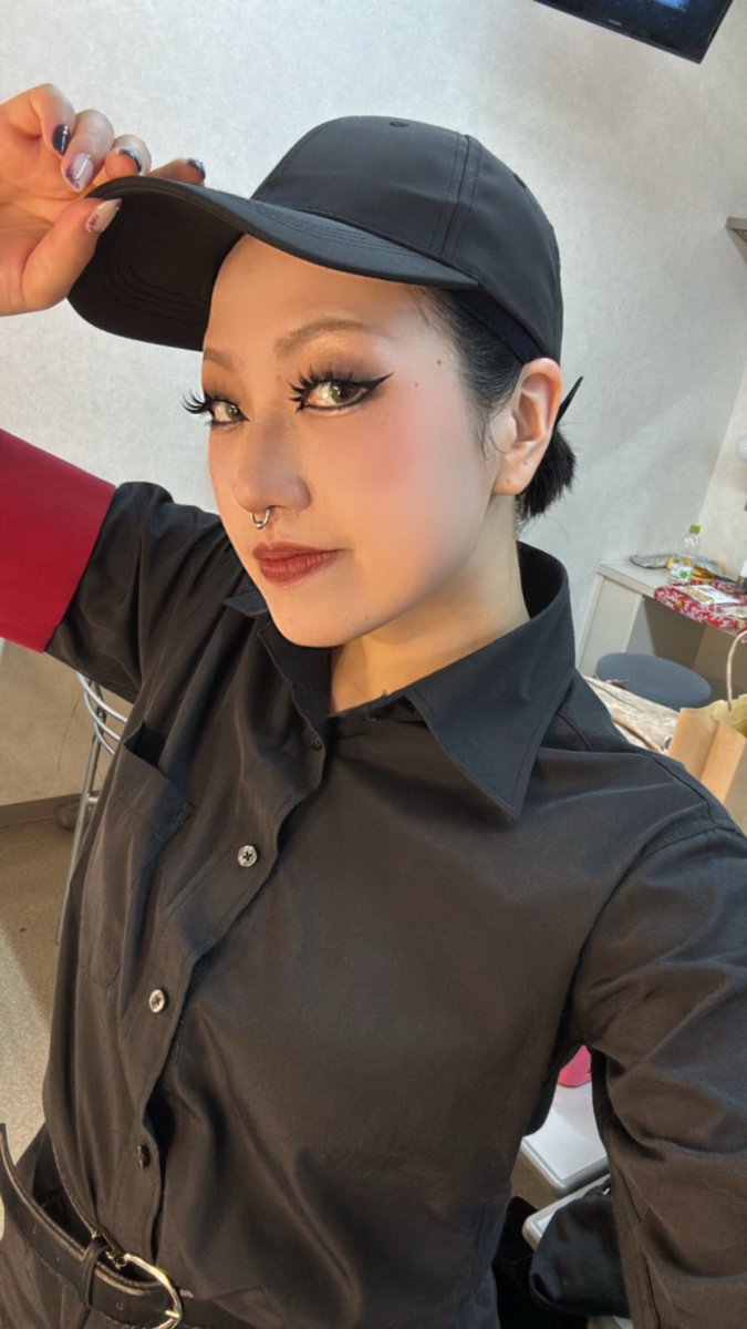 20MOZIJ07's tweet photo. 10公演突っ走りまして、いよいよ残すは千秋楽のみです👮

お昼はなんとなんとレジェンドステージ様からオーベルジーヌのカレーが🥺✨✨✨
そしてIMPの松井奏様からスターバックスの差し入れが🥺☕️

あとは全力で頑張るのみです！
れっつマイトガイ🤘🔥

#ginzamightyguy #ギンザマイトガイ https://t.co/5l5hOo6jHz