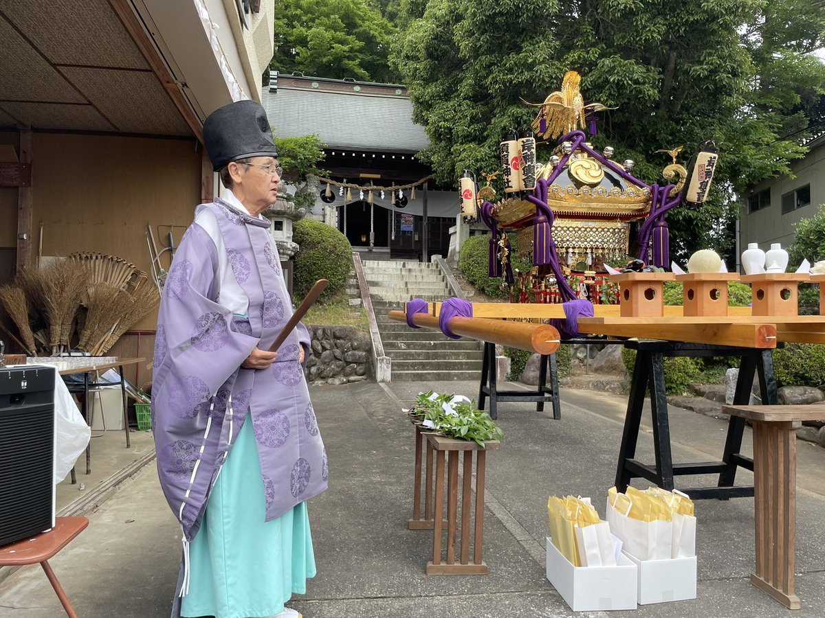 musamura1963's tweet photo. 須賀神社例大祭に来賓としてご招待頂きました🎌
例年この日は強い日差しに苦しめられましたが、今年は太陽は雲に隠れて、神輿渡御もだいぶ楽になりそうです♪
無事に運営されます事、心よりお祈りしております。 https://t.co/HW5OOb7ZFN