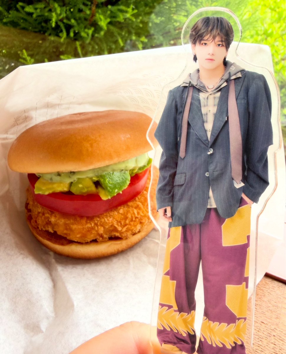marukajiriiina's tweet photo. アボカド海老カツ🍔めちゃうまし❤️がっくんも好きかなぁ❤️
#GAKU #雅久 #aoen #aoring
#がくのいる生活 https://t.co/Z0RUVaJqoy