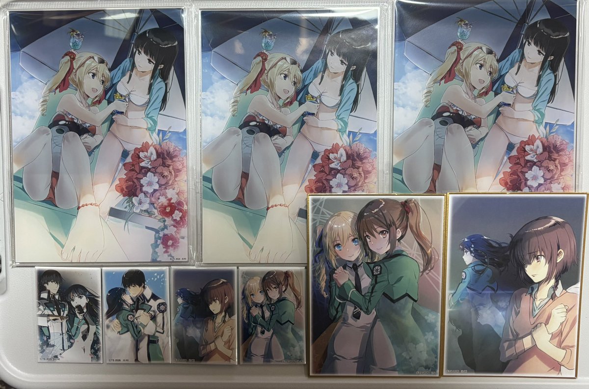 irohasu343155's tweet photo. 上げ忘れてた
魔法科のポップアップショップの戦利品✨
リーナと深雪の水着アクリルプレートが
欲しかったから上限の3個買ってしまった🥰
#魔法科高校の劣等生 https://t.co/erftHrpkgW