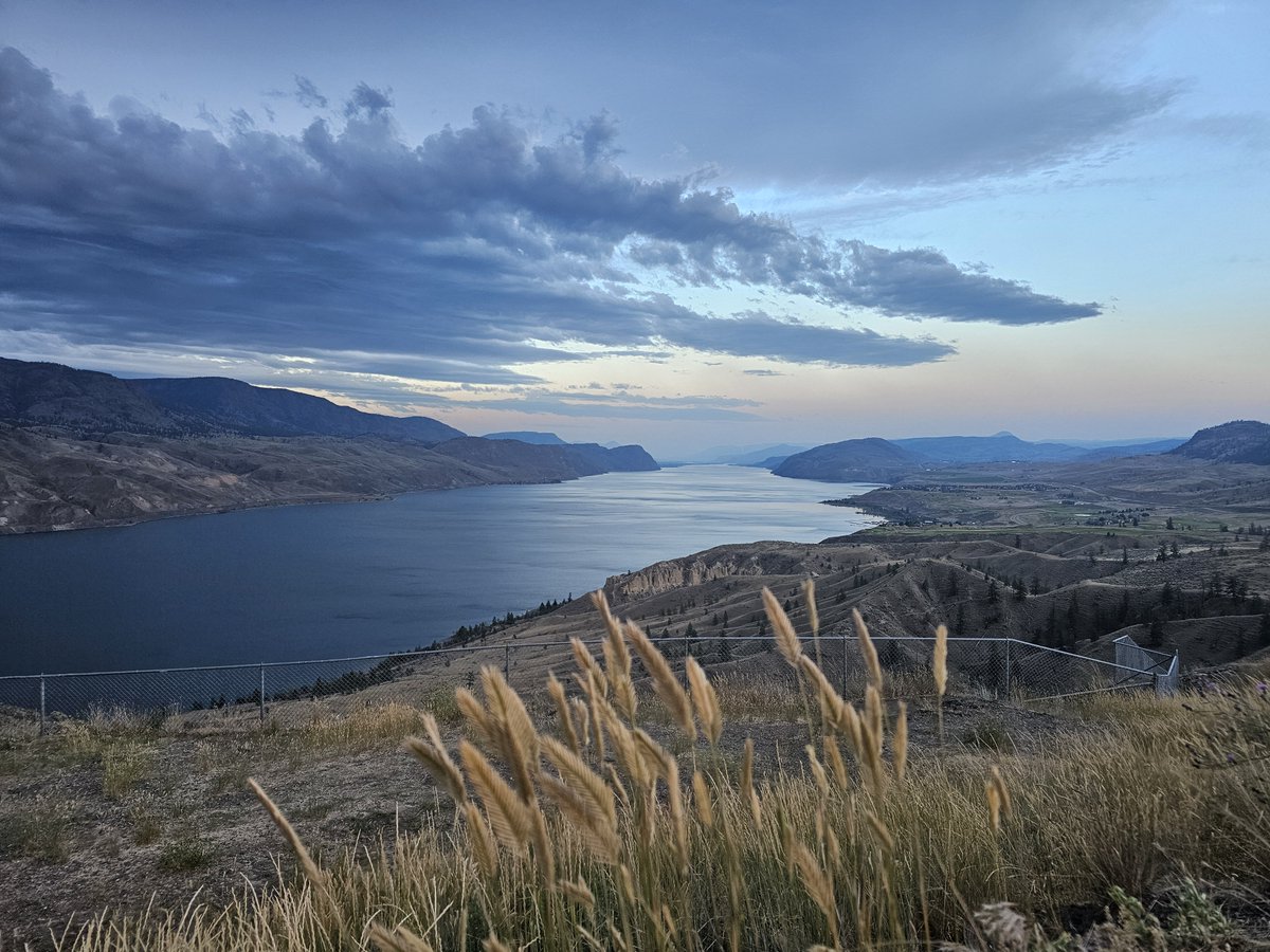 ttunt24's tweet photo. แสง 3 ทุ่มที่ Kamloops https://t.co/EnEbQNFCg8
