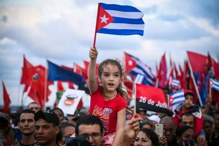 VirginioVe13858's tweet photo. Este 11 se cumplieron 5 años de la victoria popular contra los disturbios del 11 de Julio del 2021, los cubanos estamos y estaremos siempre dispuestos a dar nuestras vidas en defensa de de ser necesario. #LaPatriaSeDefiende 
#CubaEstáFirme 
#YoSigoAMiPresidente 
@PartidoPCC https://t.co/c6HMhXMGs0