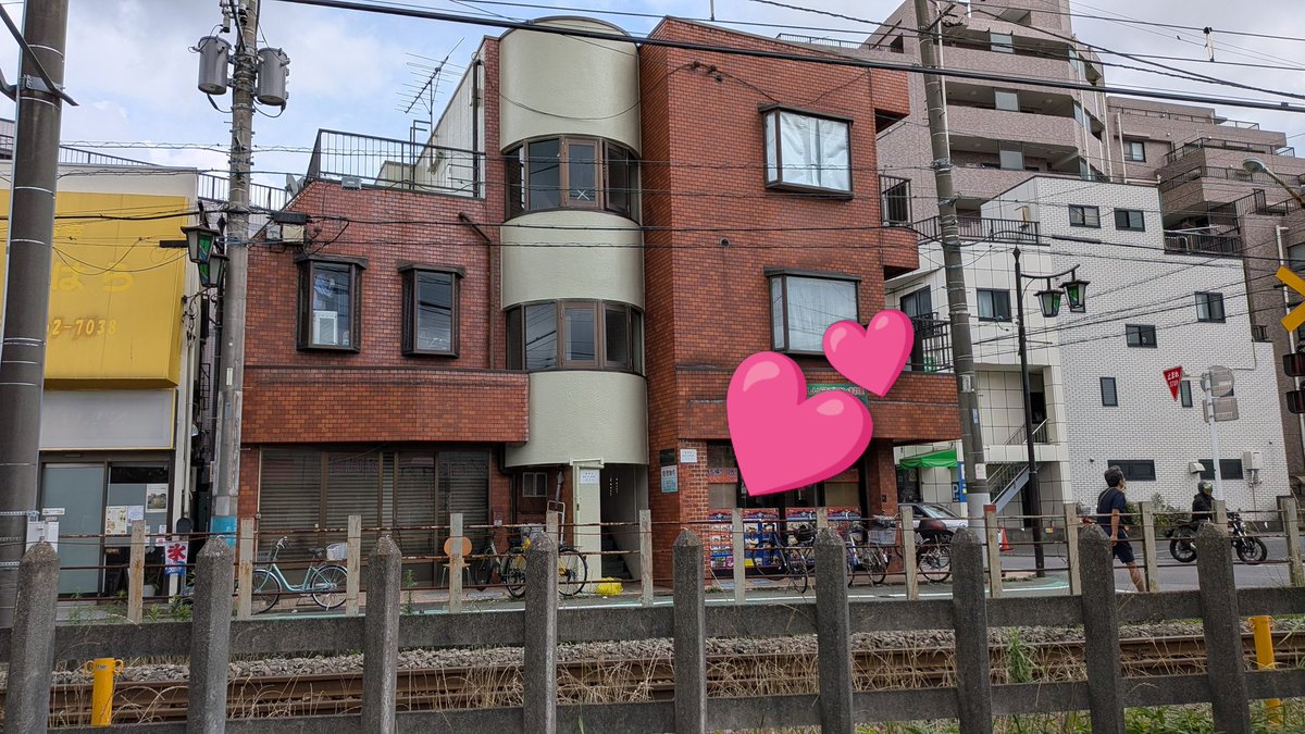 Melissa10480's tweet photo. 昔に観たマイナー映画のロケ地が判明、悩んだが行ってきた。コロシ屋が一般人に紛れ身を潜めているシーン。物語の雰囲気に合うことや撮影のため通行止めにしやすかったからこの地が選ばれたんだなとか、いろいろ思うことがあった。聖地巡礼って楽しい♪ https://t.co/KjWcHXOEsr