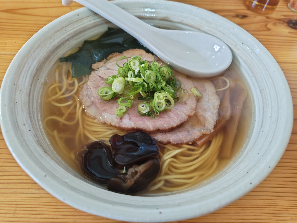 ktaro_o's tweet photo. お昼は上灘水産さんの鱧出汁ラーメン　塩チャーシュー＆ハモフライ😋 https://t.co/lCXd1j685U