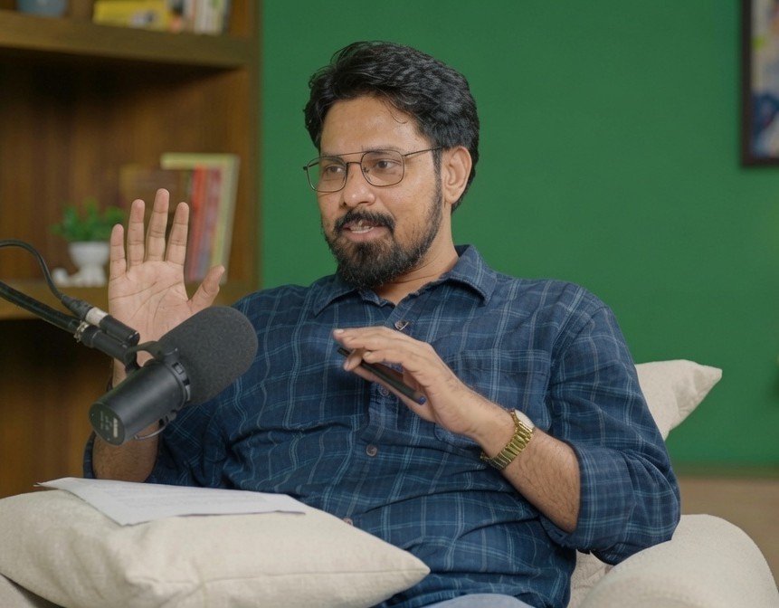 worshipVK's tweet photo. Funny how these YRF stars know nothing about YRF 🙏

Question - Did you watch Alpha?

Kareena - Yeah, It was a great watch

Interviewer - Which one did you find better, Dhurandhar or Alpha?

Kareena - For me, it's Alpha. Dhurandhar had too much fiction. I prefer Alpha because of its action sequences 

Interviewer - No way mam. As if Alpha isn't fiction. Dhurandar's fiction is at least somewhat close to reality. Secret missions like that could be happening somewhere and it has real people and real stories behind it

Kareena - You obviously don't know how to make movies more than Yash Raj films na !!

Interviewer - Obviously. I couldn't write a script where spies fly with wings without a wrinkle on their face, Pakistani spies help India, Indian spies betray their own country for Pakistani girls and Pakistani spies live in India for years unnoticed

Kareena had no reply for this. I hope that guy won't lose his job 🙏