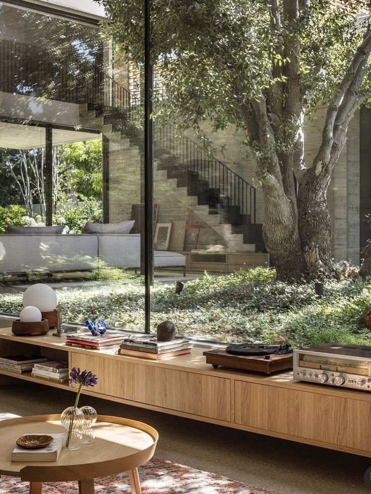 archiscan's tweet photo. A beautiful biophilic connection where the house feels like it’s breathing with nature. I could spend all day on this beautiful window frame. Pure biophilic bliss . 🍃🪟🌳
By : Pitsou Kedem Architects
#nature #biophilic https://t.co/C0AZlEGxEU