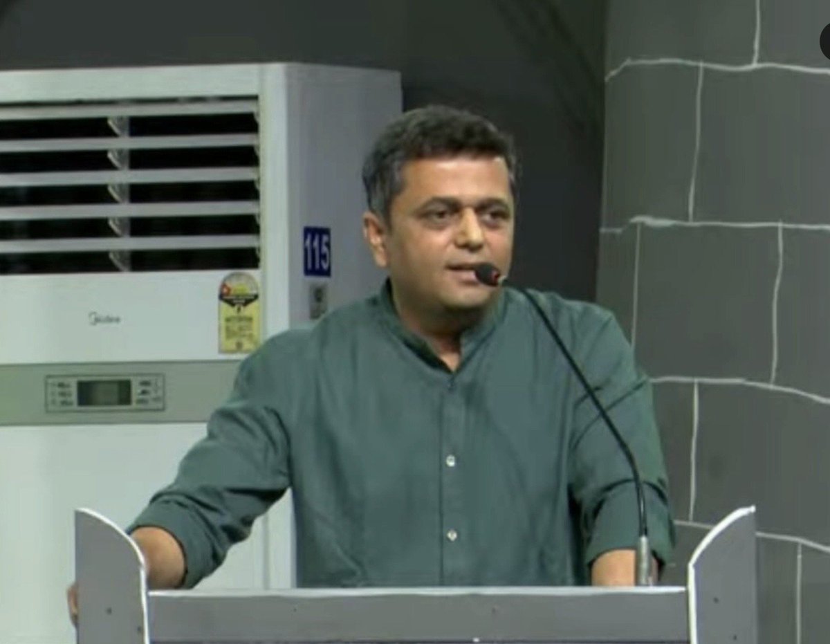 AmoghDhamale's tweet photo. निर्भीड आणि अभ्यासू पत्रकार @_prashantkadam यांना वाढदिवसाच्या मनःपूर्वक शुभेच्छा! 🎉💐

आपणास उत्तम आरोग्य, दीर्घायुष्य, सुख-समृद्धी आणि पत्रकारितेच्या क्षेत्रात निरंतर यश लाभो, हीच ईश्वरचरणी प्रार्थना.

वाढदिवसाच्या हार्दिक शुभेच्छा! 🎂🎊 https://t.co/NmafjgmCBz